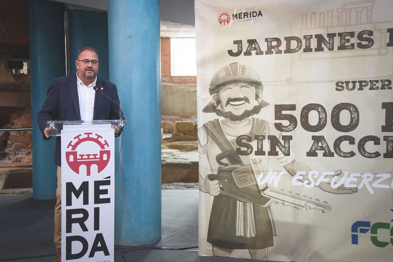 El alcalde felicita a la concesionaria del mantenimiento de los ...