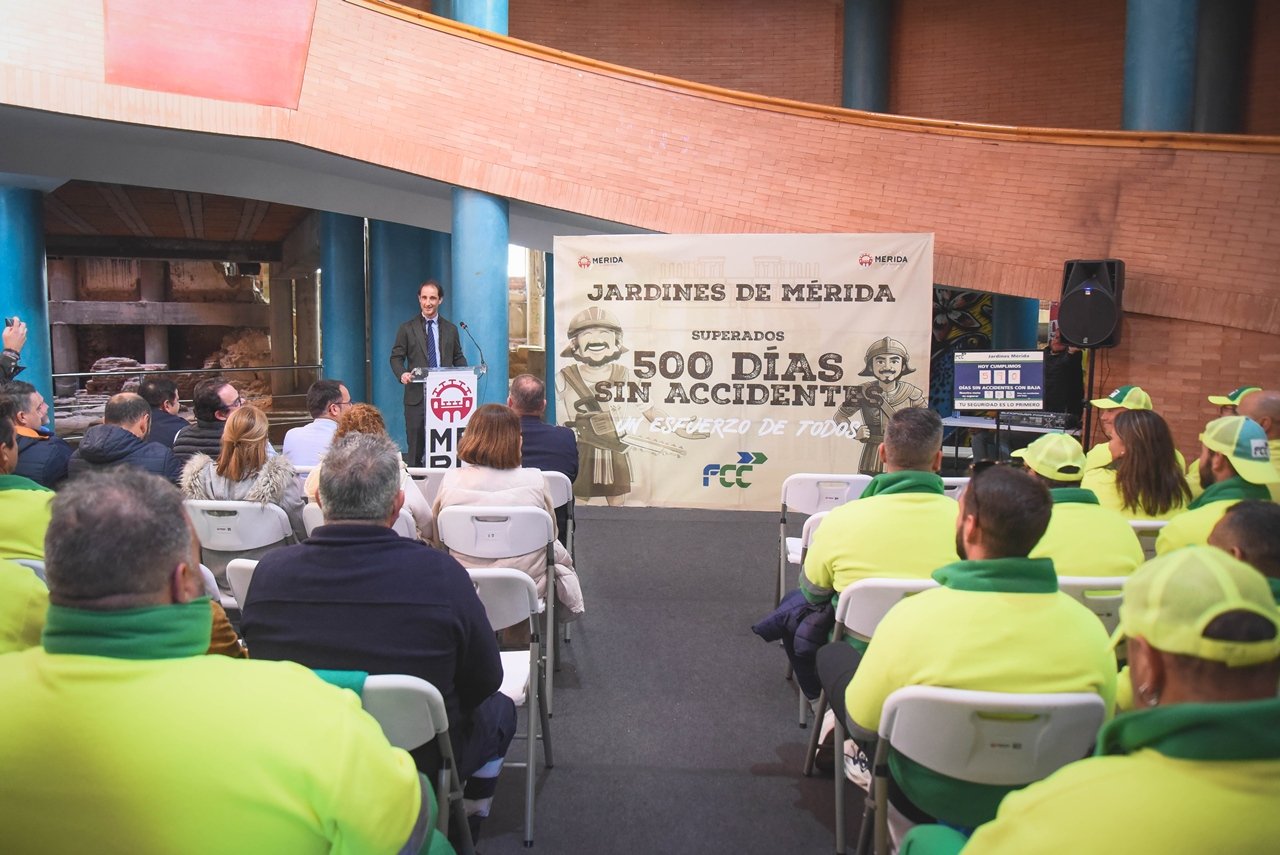 El alcalde felicita a la concesionaria del mantenimiento de los ...