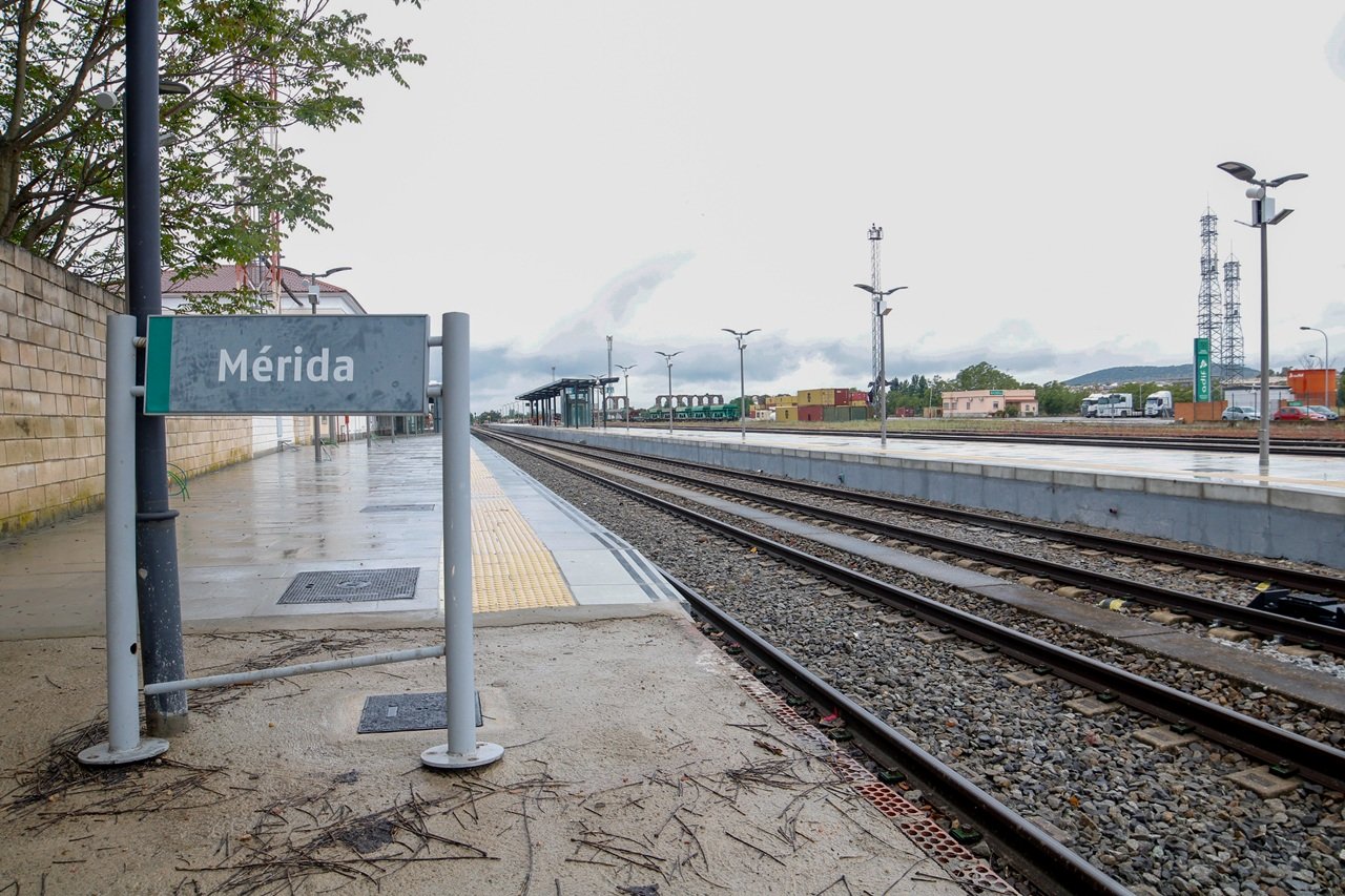 El tren turístico “Al Ándalus” de RENFE hace parada en Mérida - Mérida ...